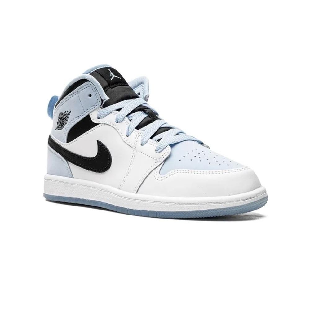 Nike Jordan 1’s mids icy blue 🩵